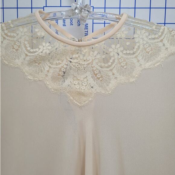 Vintage Beige Lace‑Collar Swing Dress—Belt with Knee Boots & Structured Coat (M) - Picture 5 of 15